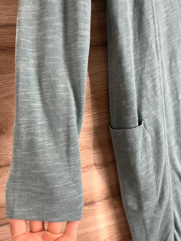 Dlouhý cardigan od s.Oliver v jemné zelené — fotka 3