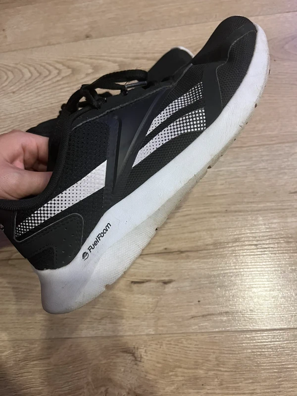 Reebok sportovní boty — detail