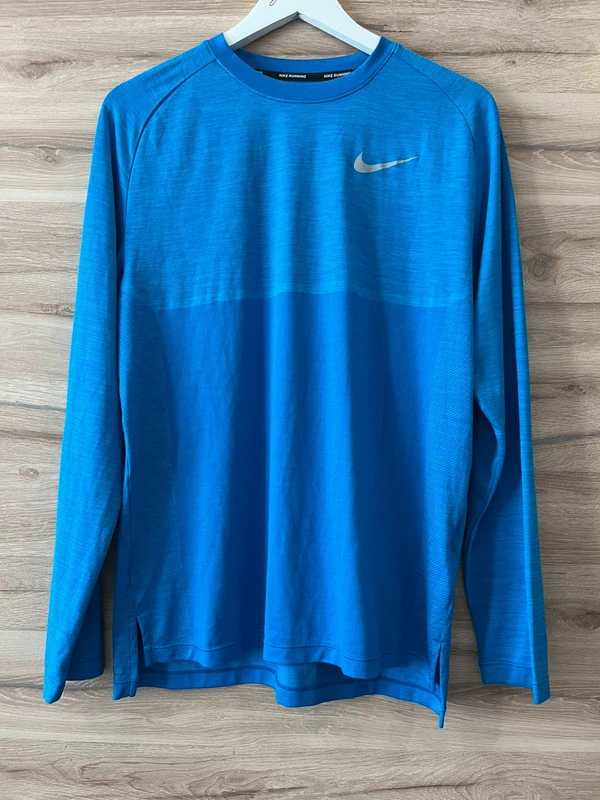 Sportovní triko Nike Running 💙 — detail