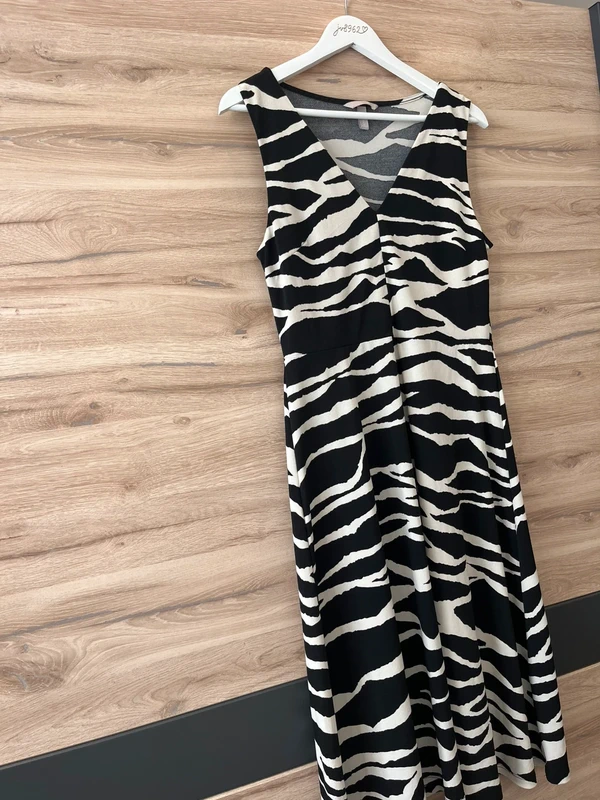 Lehké šaty H&M s výrazným zebra vzorem 🖤 — fotka 3