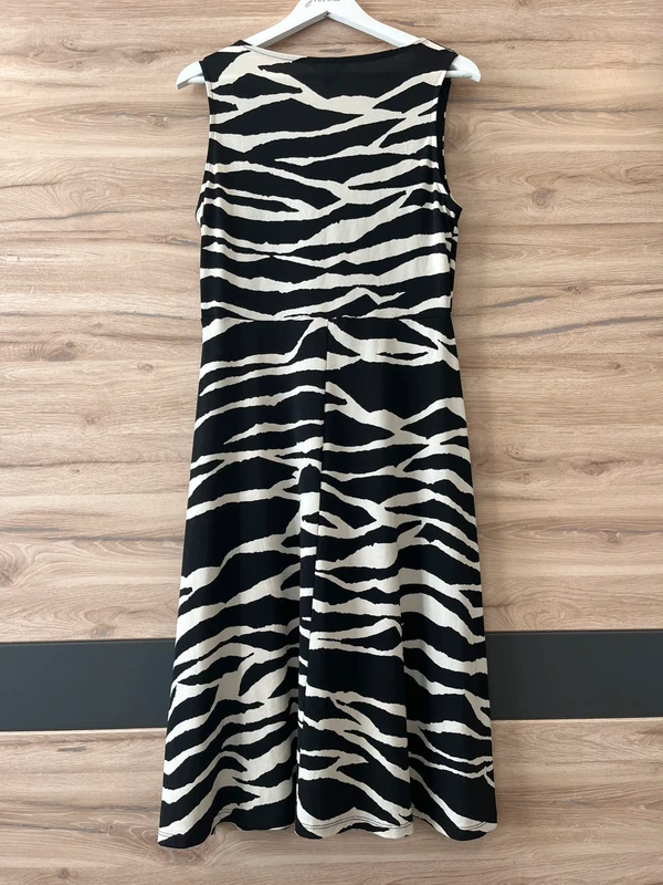 Lehké šaty H&M s výrazným zebra vzorem 🖤 — fotka 4